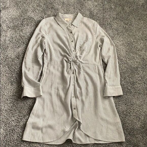 Mystree twist front shirt dress. Small - Picture 1 of 5
